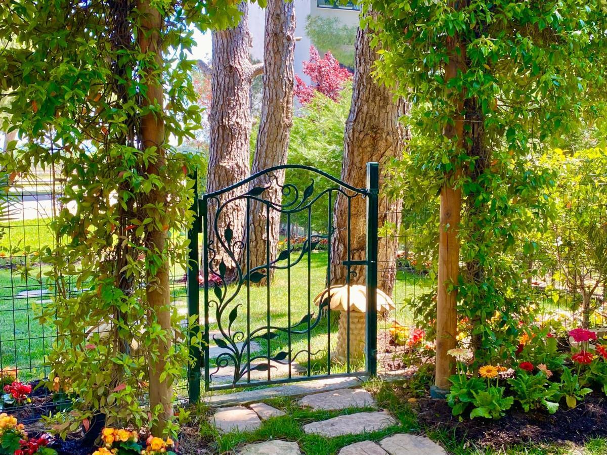 Beach Garden Paradise Дуррес Екстер'єр фото